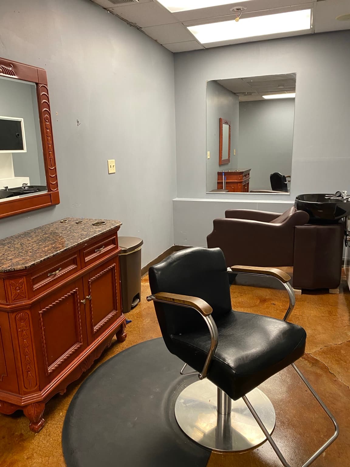 Beauty service area inside Starz
